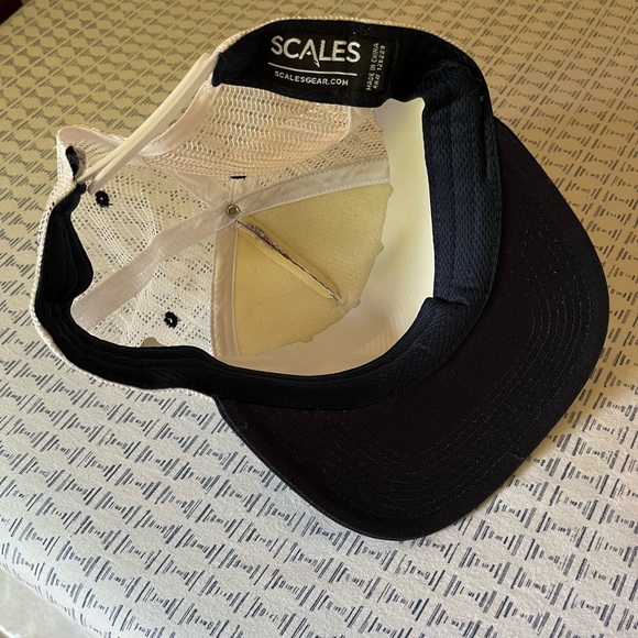 SCALES HAT - Picture 3 of 5